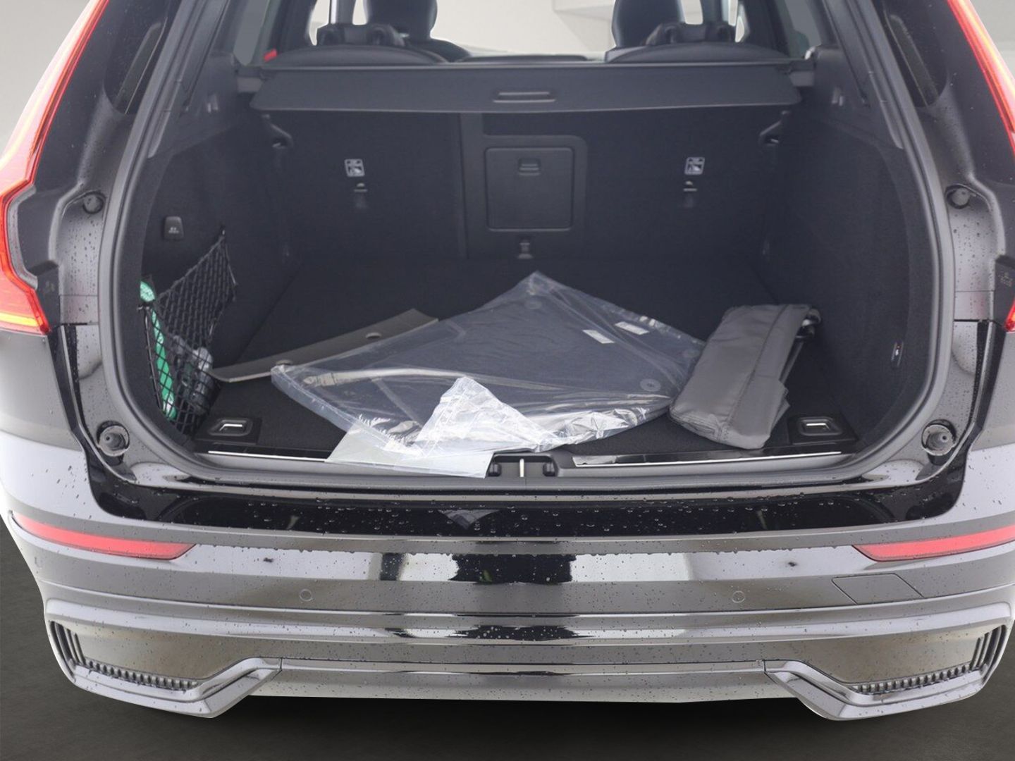 Volvo XC60 T6 Plus Black - Samsaru's Car Outlet