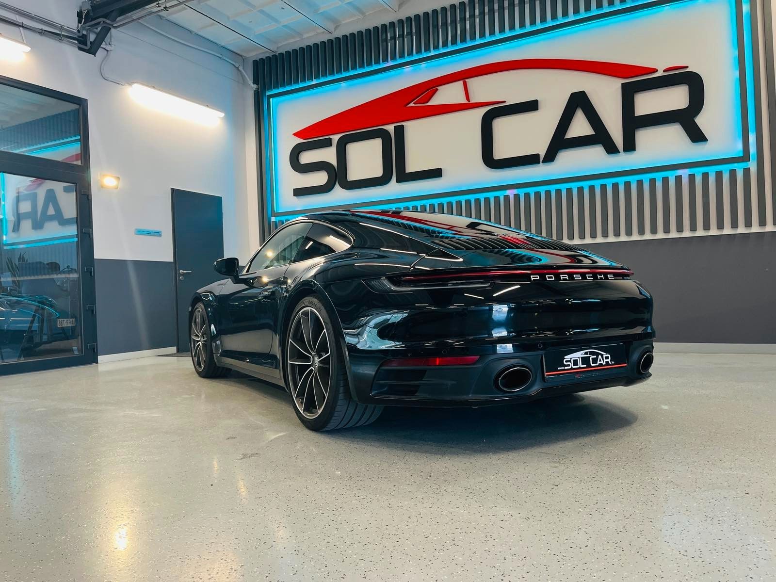 Porsche 911 Carrera - Samsaru's Car Outlet