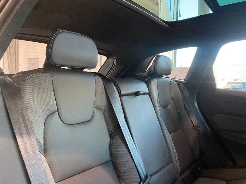 Volvo XC60 T8 AWD Black Ultra Pano HUD H&K ACC AHK 21"