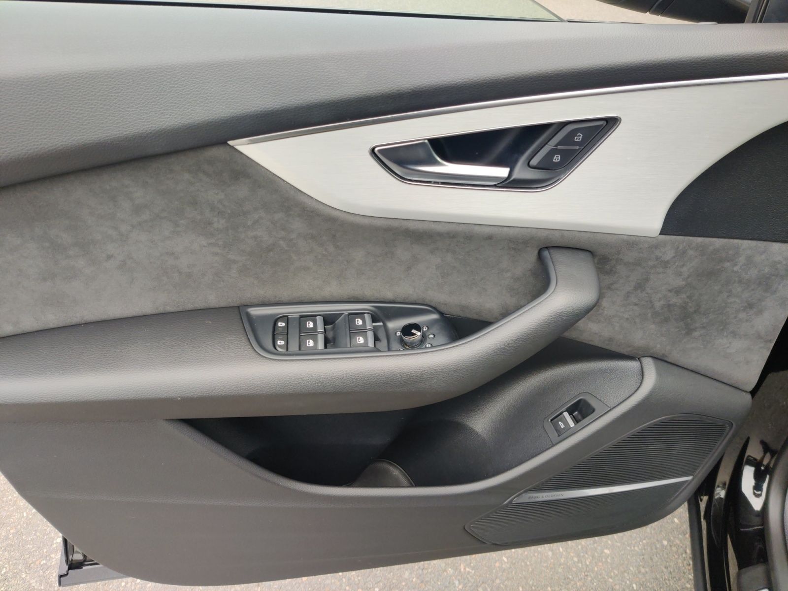 Audi Q8 55 TFSI Tiptr. S-Line 2x, HD Matrix, AHK, Pan