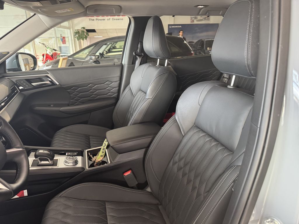 Mitsubishi Outlander 2.4 4WD Plug-In Hybrid Top