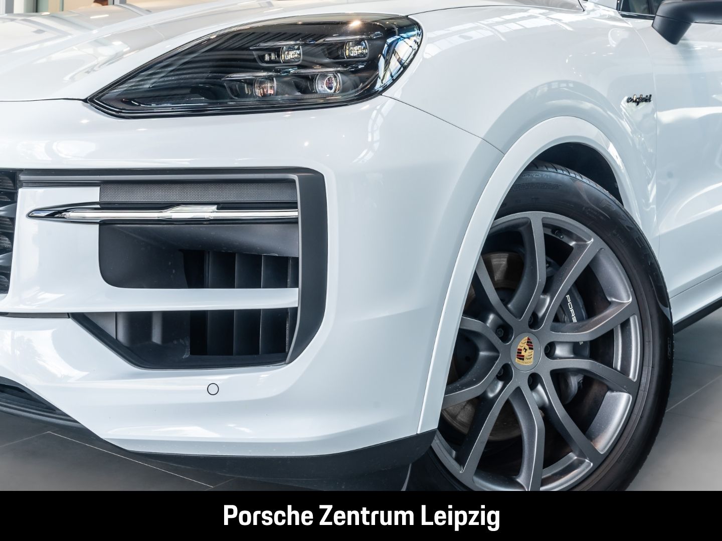 Porsche Cayenne E-Hybrid Coupe SportDesign HD-Matrix Inn