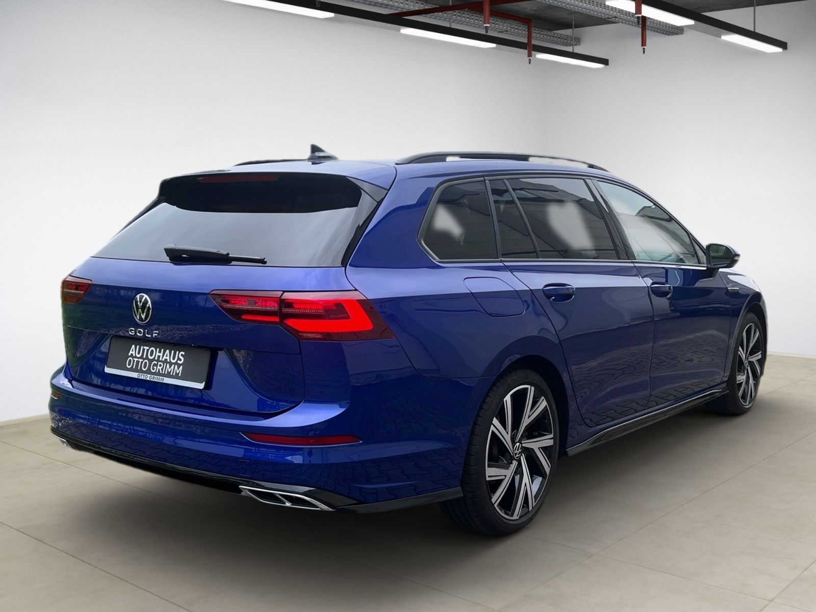 Volkswagen Golf VIII Variant 2.0 TDI R-Line - Samsaru's Car Outlet