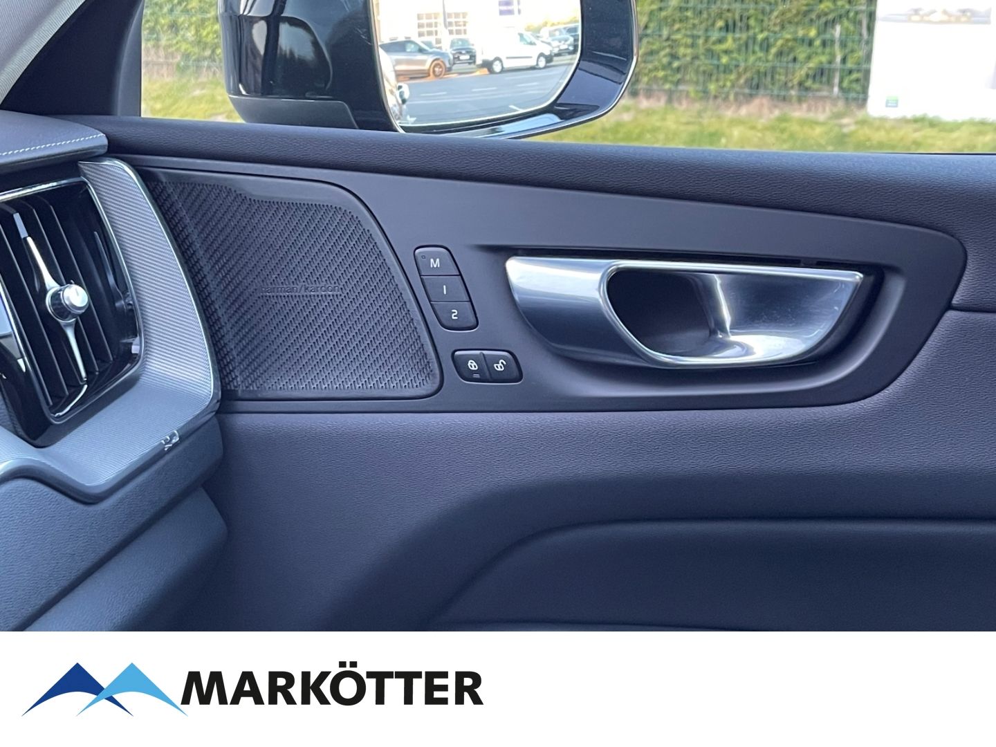 Volvo XC60 T8 AWD Recharge Ultimate Dark - Samsaru's Car Outlet
