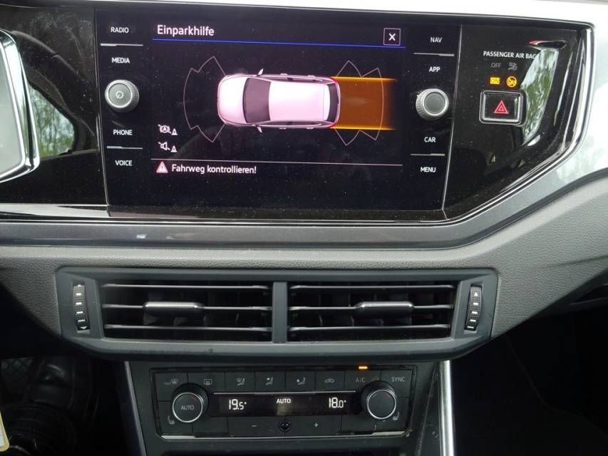 Volkswagen Polo VI 1.0 TSI Automatik Highline - Samsaru's Car Outlet