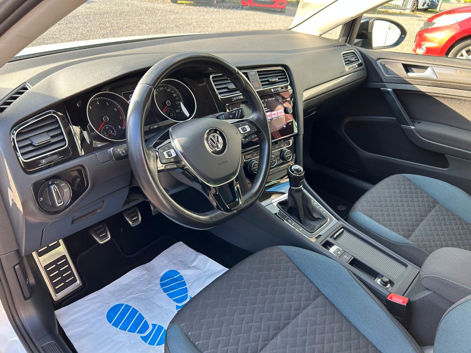 Volkswagen Golf VII Lim. IQ.DRIVE - Samsaru's Car Outlet