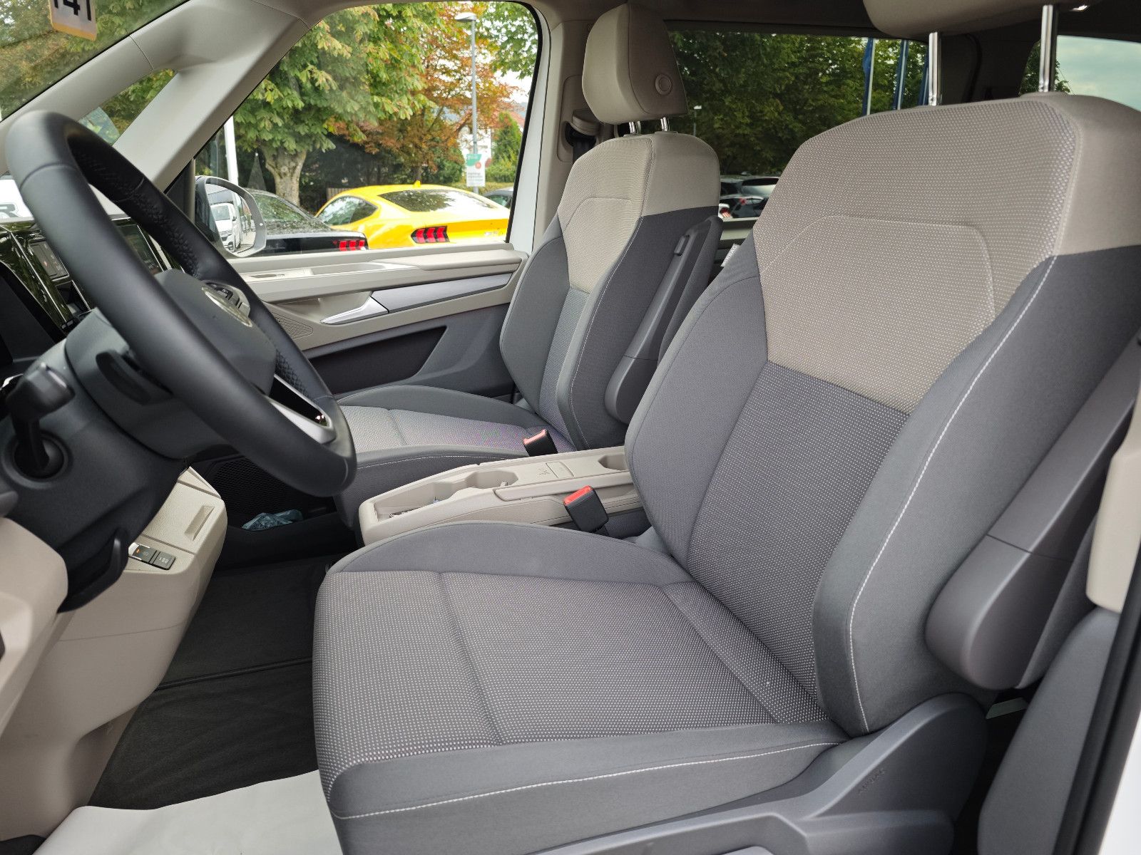 Volkswagen T7 Multivan Life - Samsaru's Car Outlet