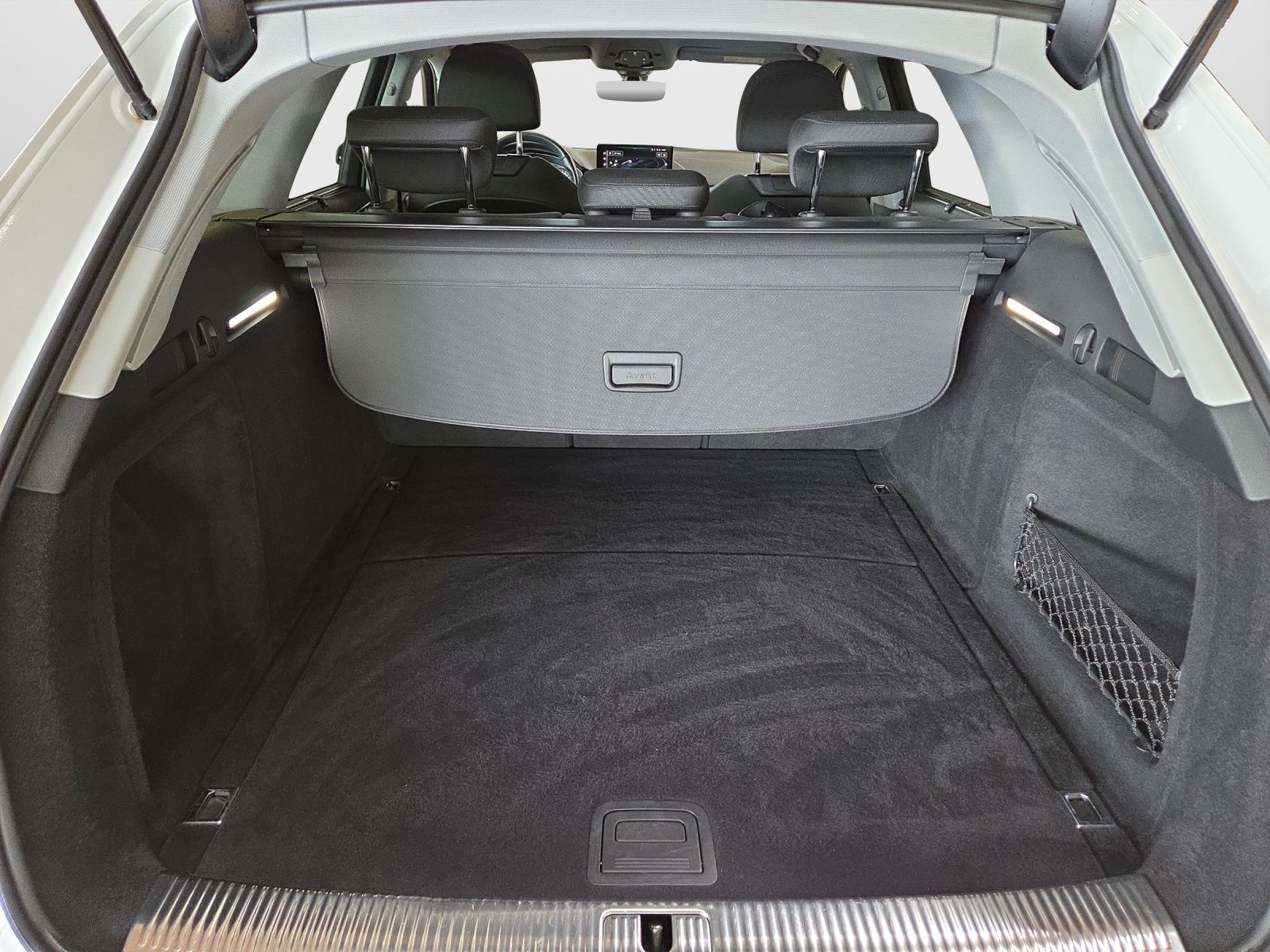Audi A4 Avant 40 TFSI S tronic S line - Samsaru's Car Outlet