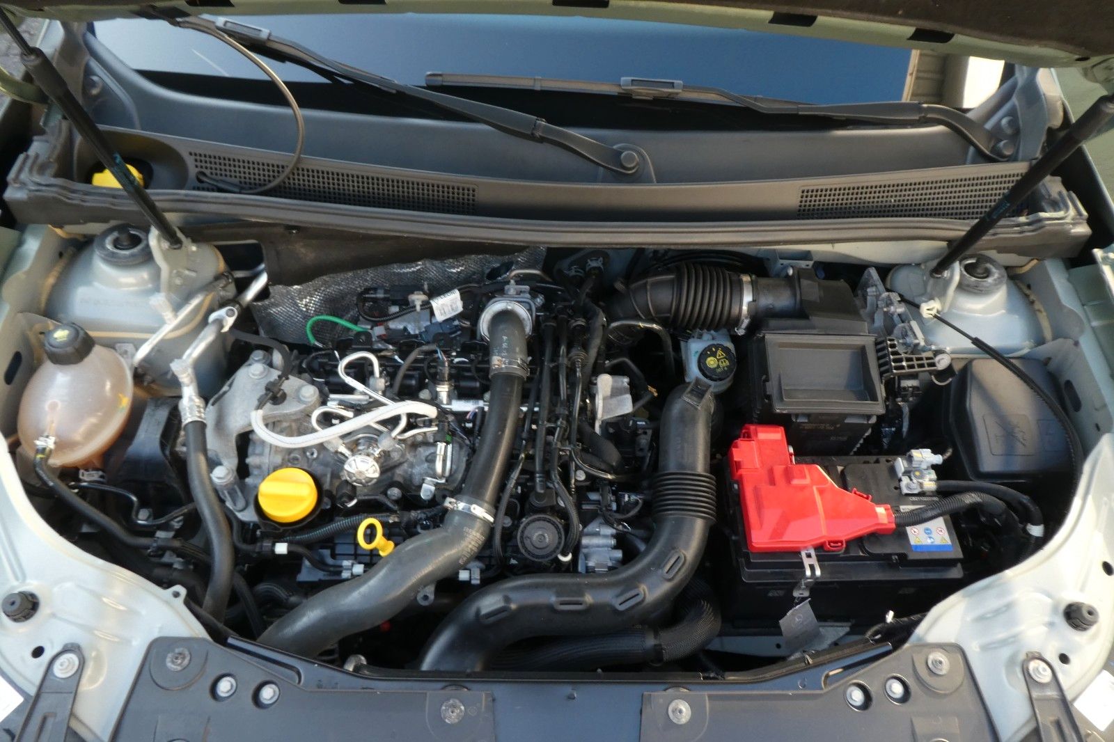 Dacia Duster TCe 130 Journey+ - Samsaru's Car Outlet