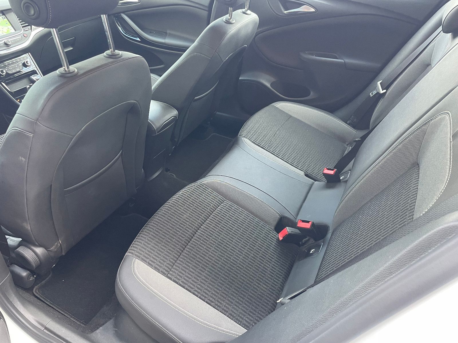 Opel Astra 1.5 D Autom. Limousine - Samsaru's Car Outlet