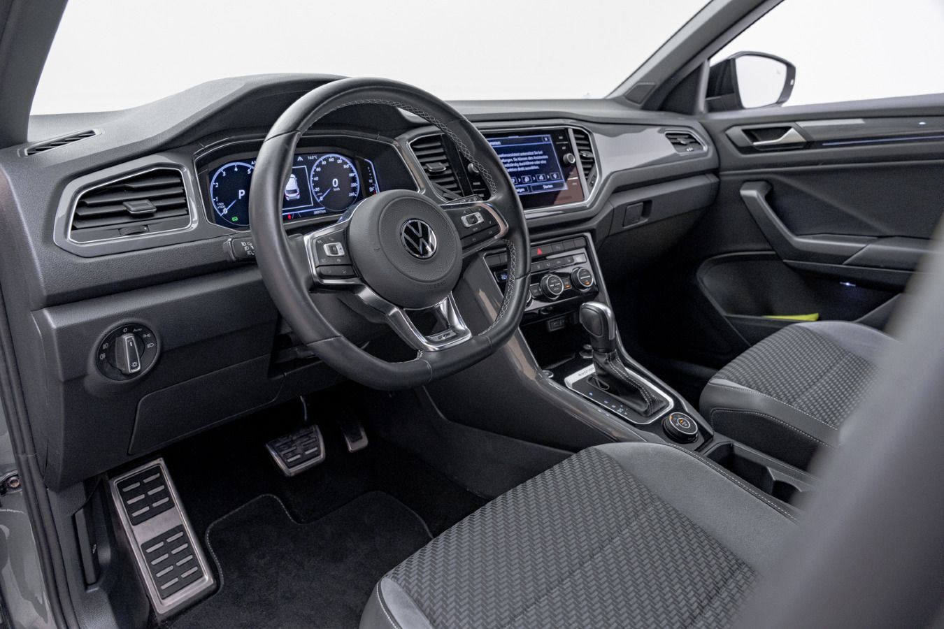 Volkswagen T-Roc 2.0 TSI DSG SPORT 4x4 - Samsaru's Car Outlet