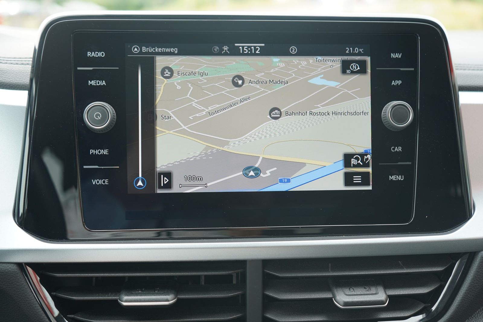 Volkswagen T-Roc 1.0 TSI Life - Samsaru's Car Outlet