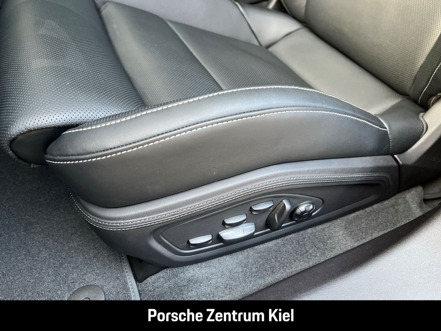 Porsche Taycan GTS HA-Lenkung InnoDrive Head-Up BOSE