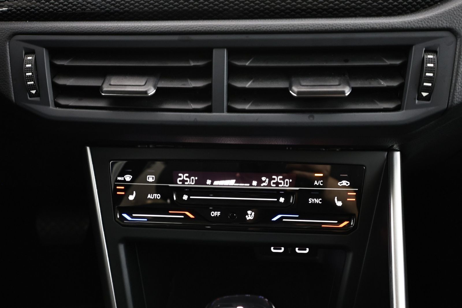 Volkswagen Taigo 1.0 TSI Life - Samsaru's Car Outlet