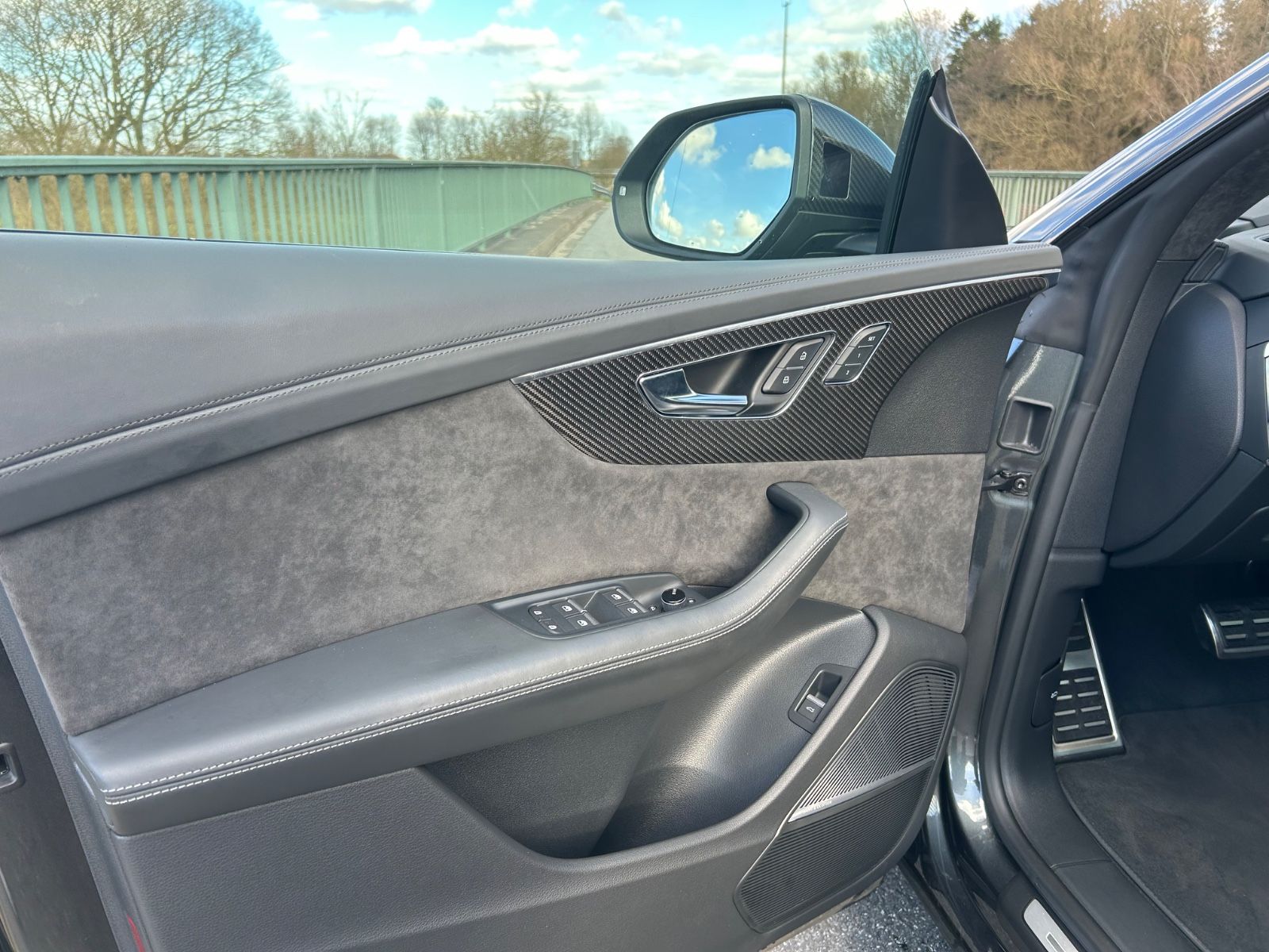 Audi RSQ8 DYN 4.0 TFSI Quattro TÜV-NEU-VMAX-2xCarbon