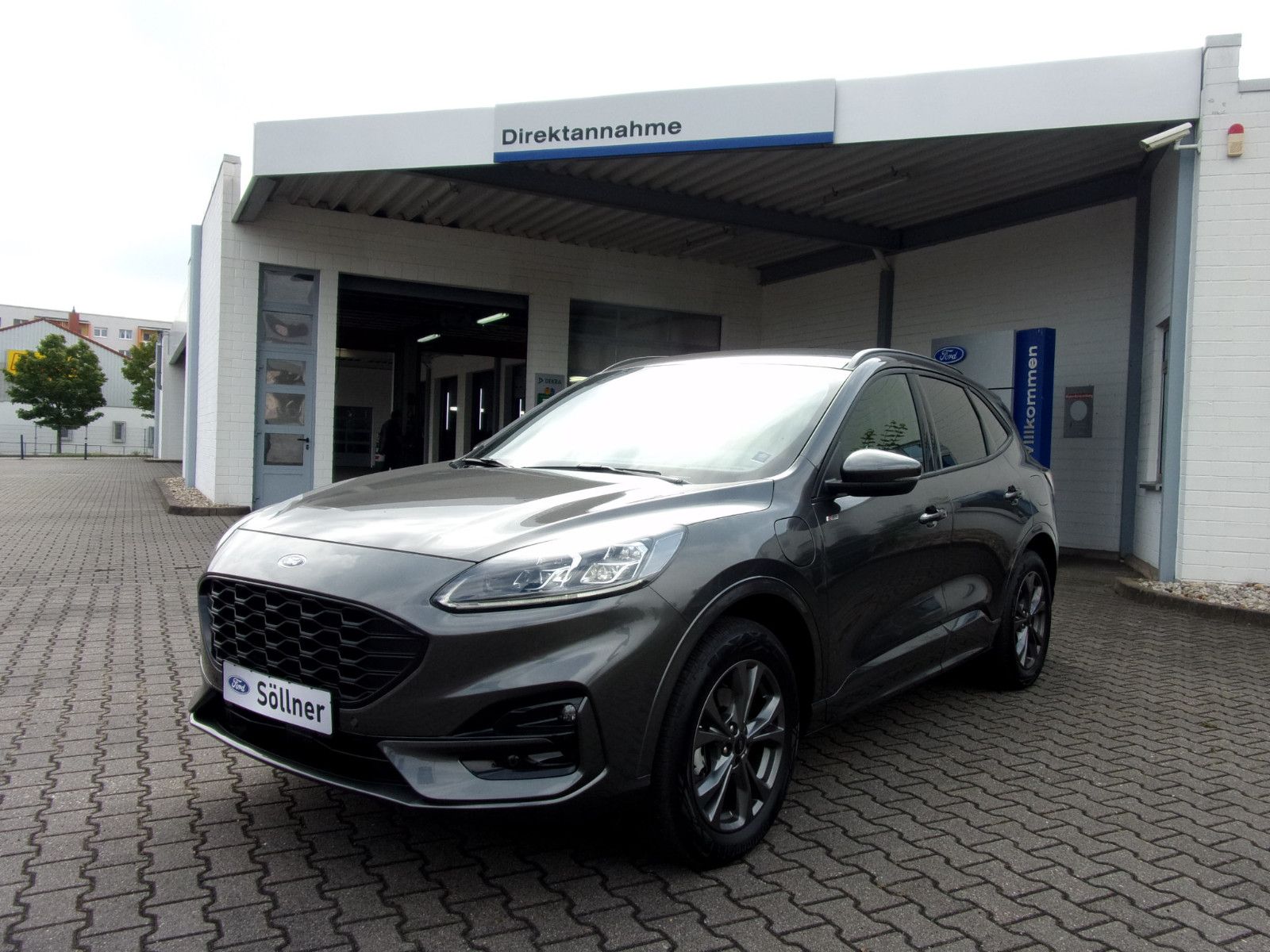 Ford Kuga Plug-In Hybrid ST-Line X - Samsaru's Car Outlet