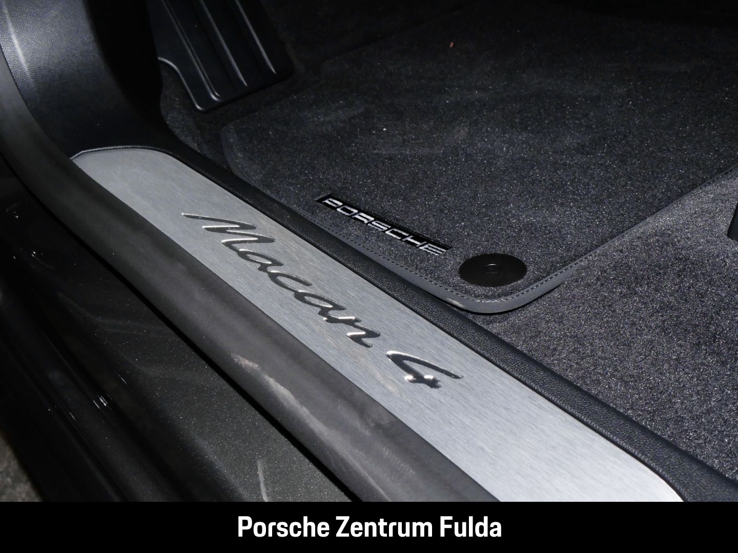 Porsche Macan 4 - Samsaru's Car Outlet