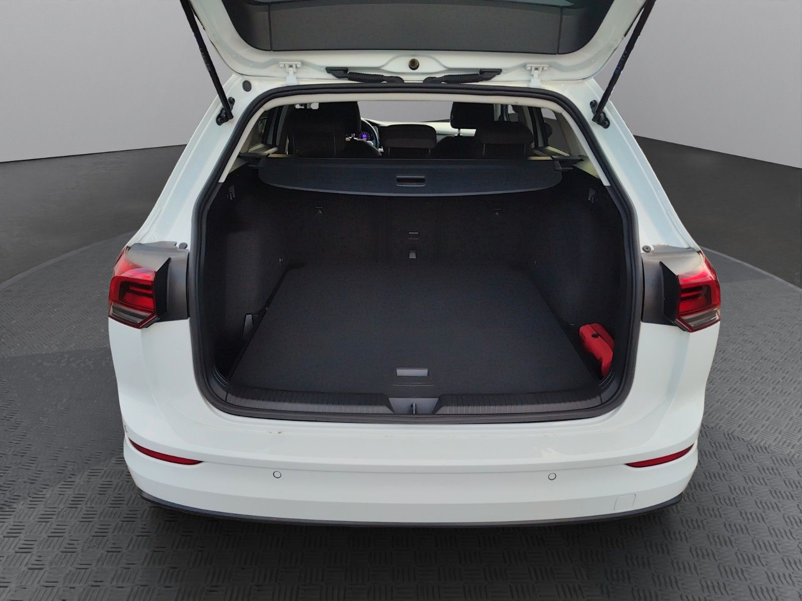 Volkswagen Golf VIII Variant 1.5 TSI - Samsaru's Car Outlet