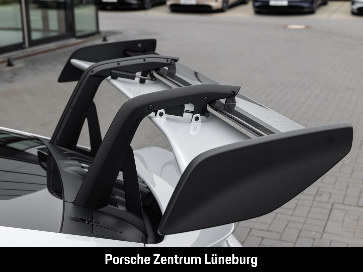 Porsche 992 911 GT3 RS - Samsaru's Car Outlet