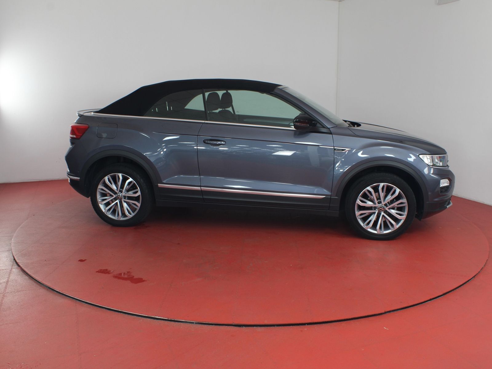 Volkswagen T-Roc 1.0 TSI - Samsaru's Car Outlet