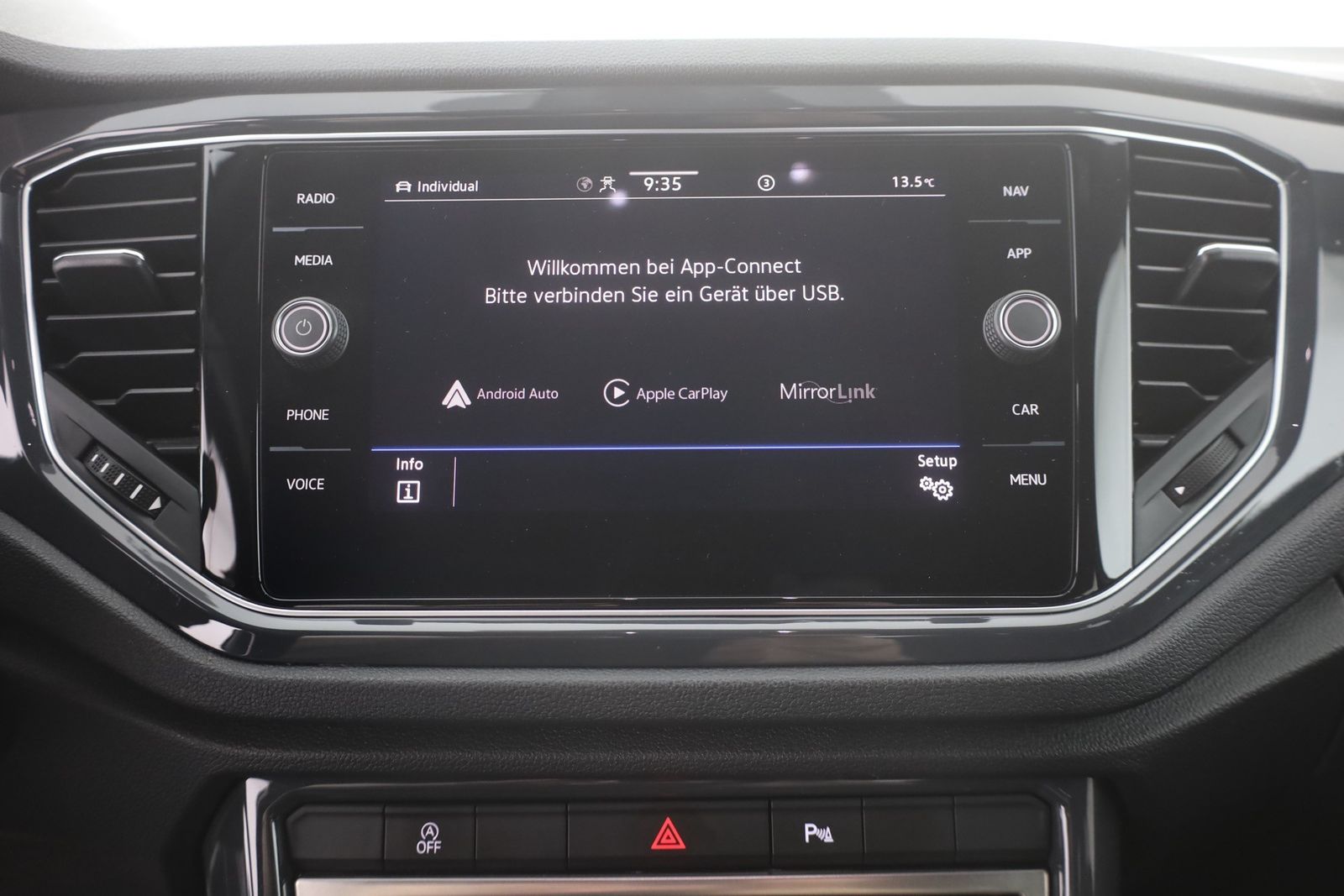 Volkswagen T-Roc 2.0 TSI 4Motion sport - Samsaru's Car Outlet