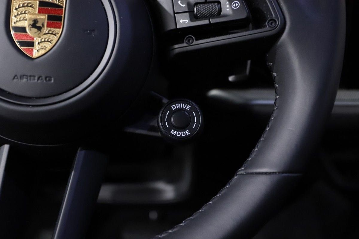 Porsche Cayenne E-Hybrid 470HP PANO 22" PASS-DISPLAY VAT