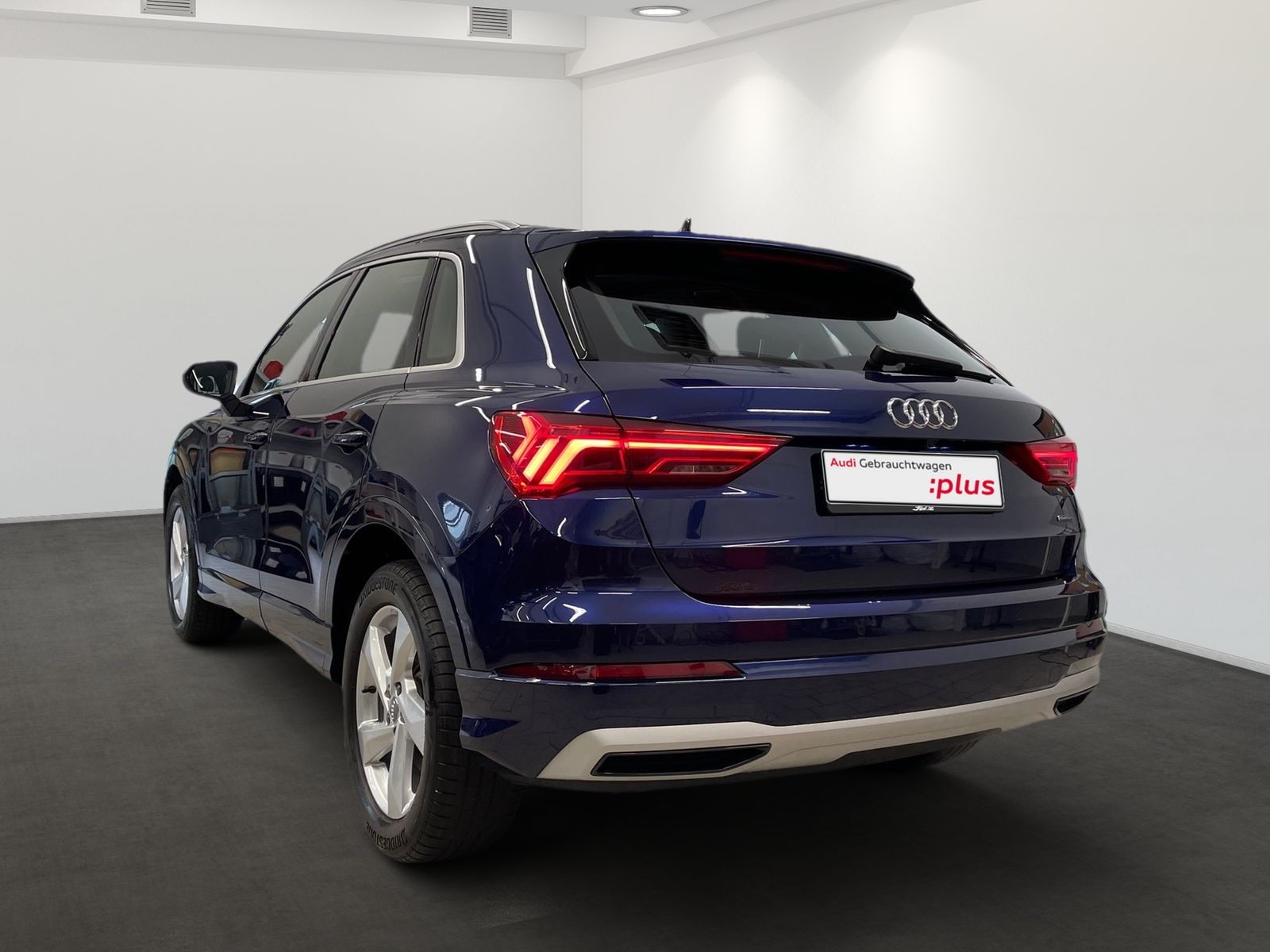 Audi Q3 40 TFSI quattro advanced - Samsaru's Car Outlet