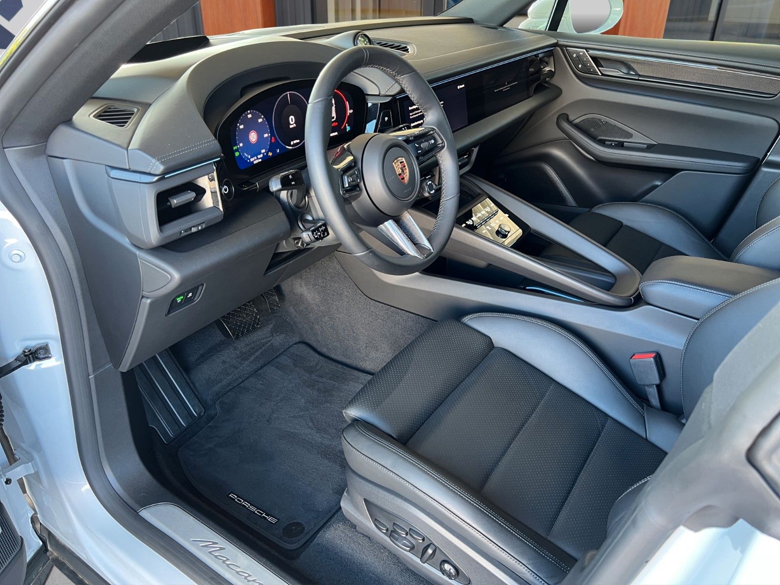 Porsche Macan Electric 4 Carbon · Mega Spec · NP122.500€