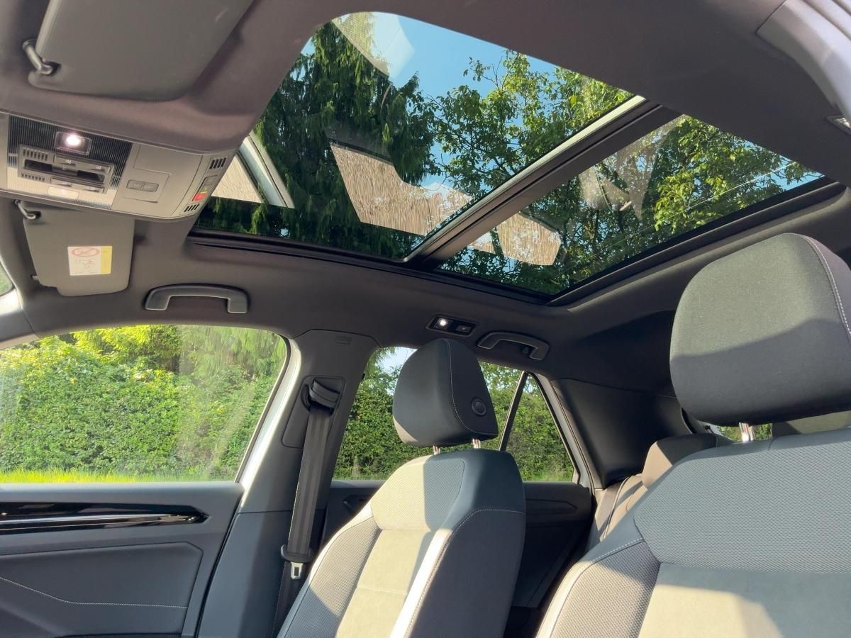 Volkswagen T-Roc 1.5 TSI R-Line - Samsaru's Car Outlet
