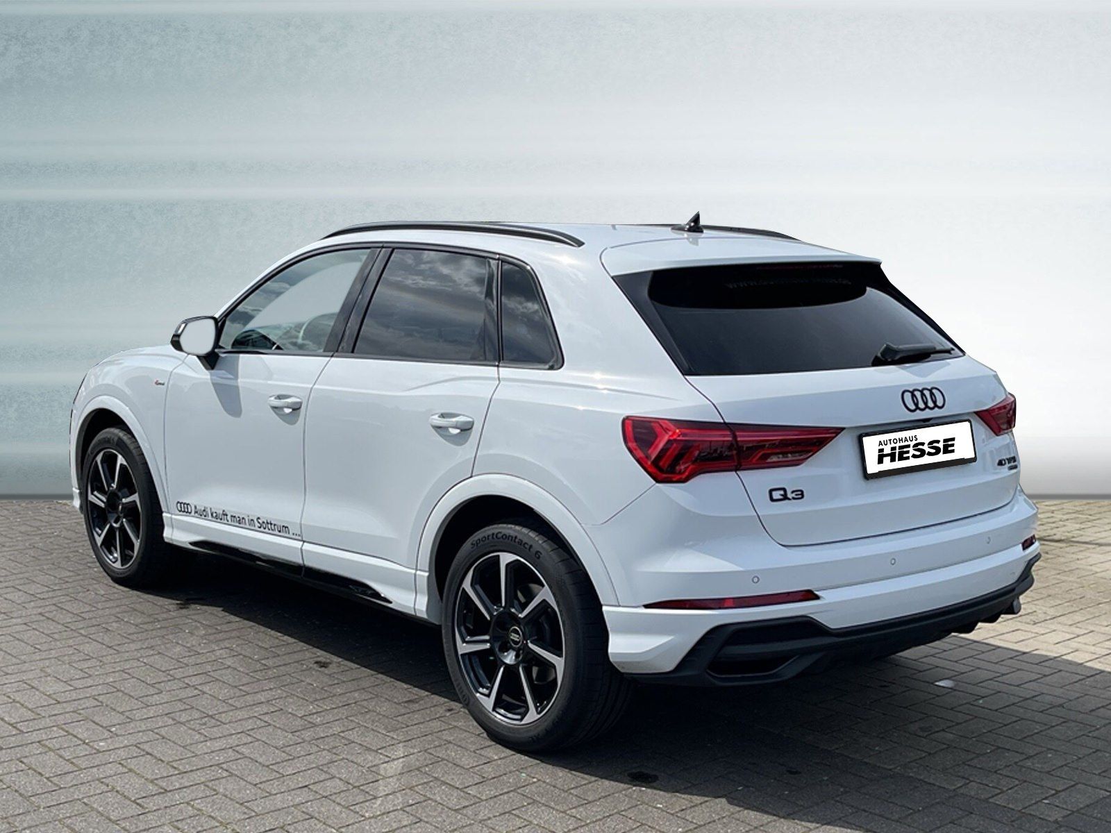 Audi Q3 40 TFSI S-line quattro S-tronic - Samsaru's Car Outlet