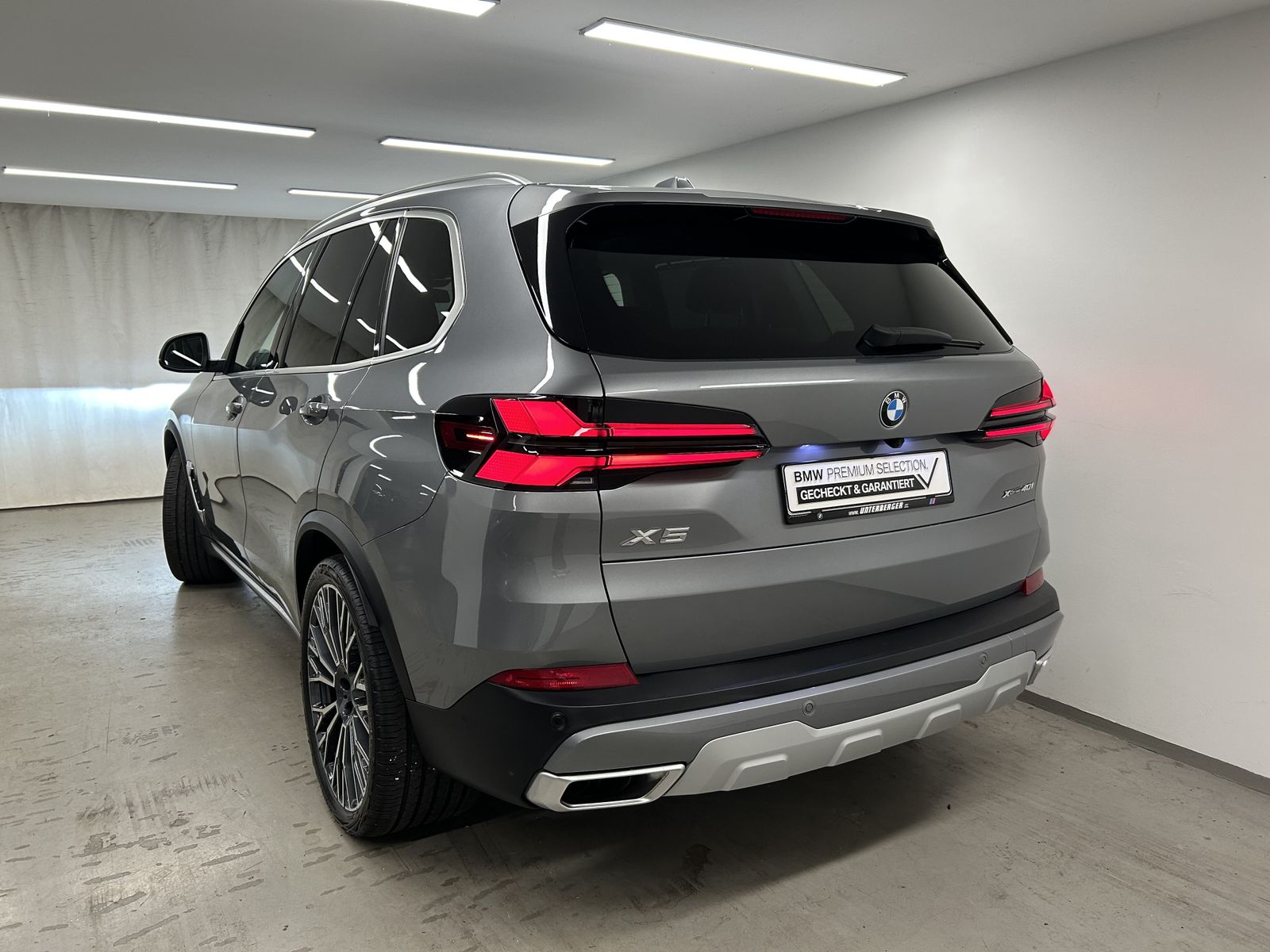 BMW X5 xDrive40i M Sportpaket AHK B&W Pano. DAB Driv