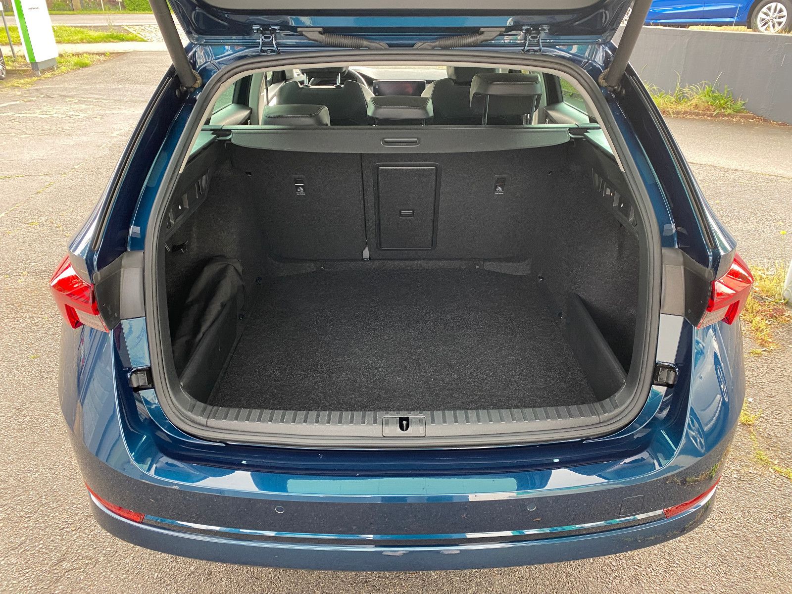 Skoda Octavia Combi 1.5 TSI Style - Samsaru's Car Outlet