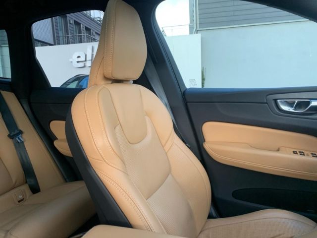 Volvo XC60 B4 AWD Inscription Standheizung Voll LED Ma