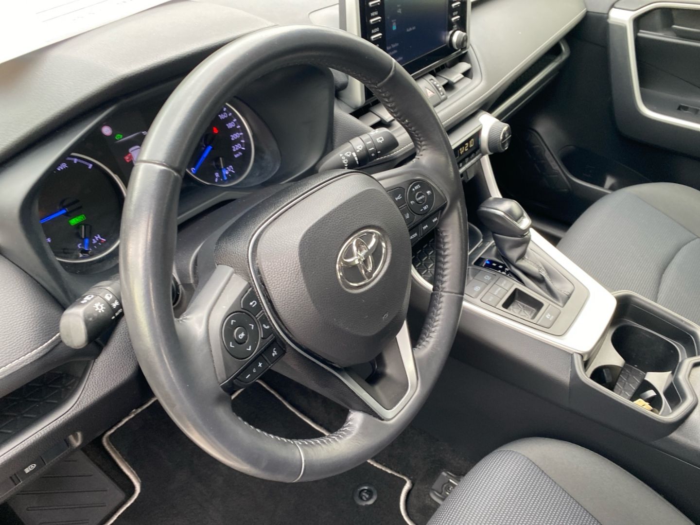 Toyota RAV 4 2.5 Hybrid 4x2 - Samsaru's Car Outlet
