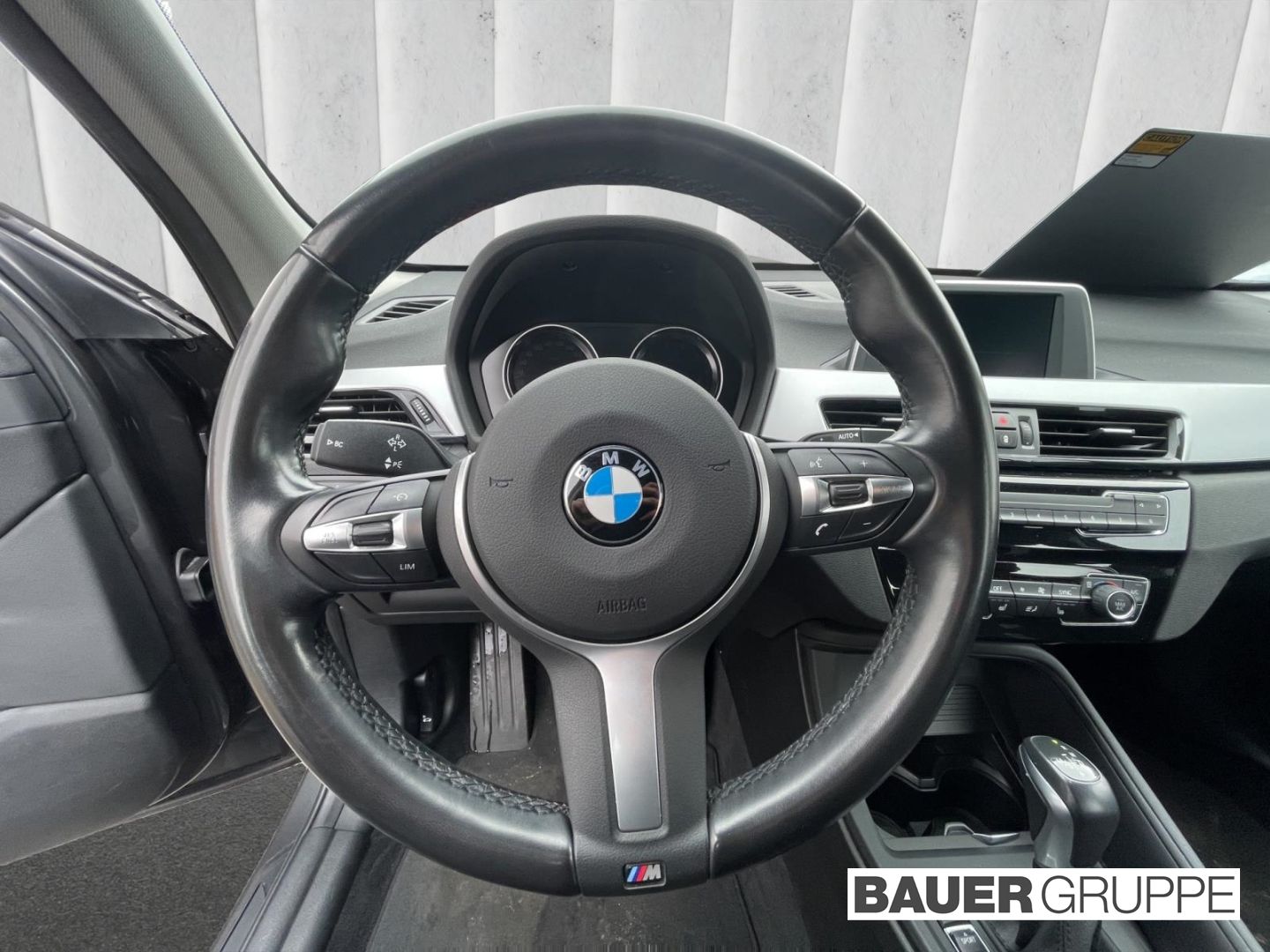 BMW X1 xDrive25e Memory Sportsitze Komfortzugang - Samsaru's Car Outlet