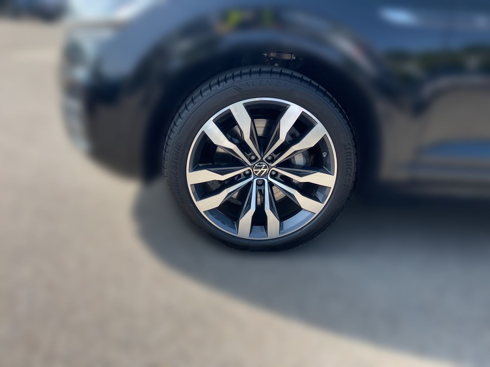 Volkswagen Touareg R-Line - Samsaru's Car Outlet