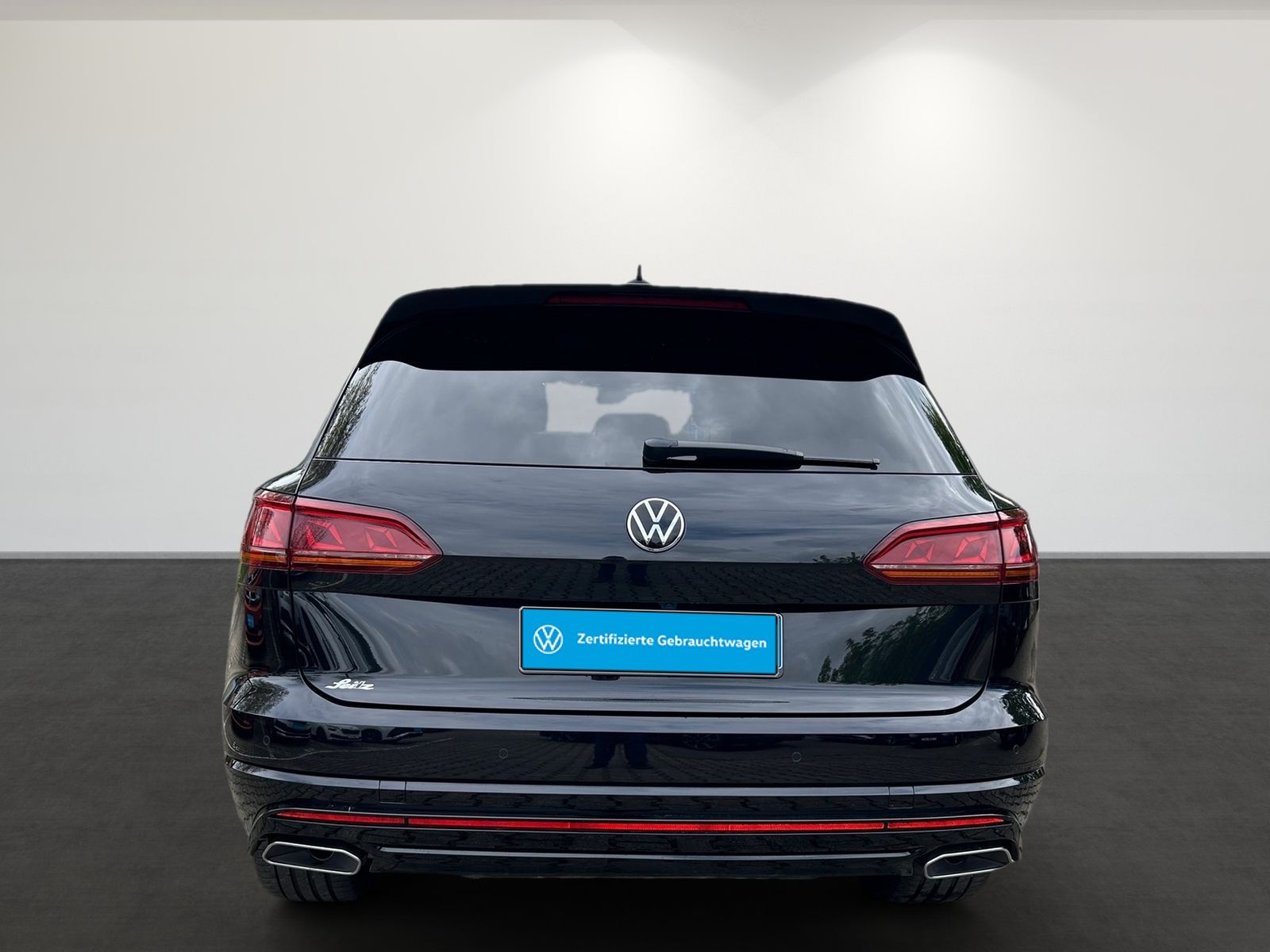 Volkswagen Touareg 3.0 TDI 4M R-Line - Samsaru's Car Outlet