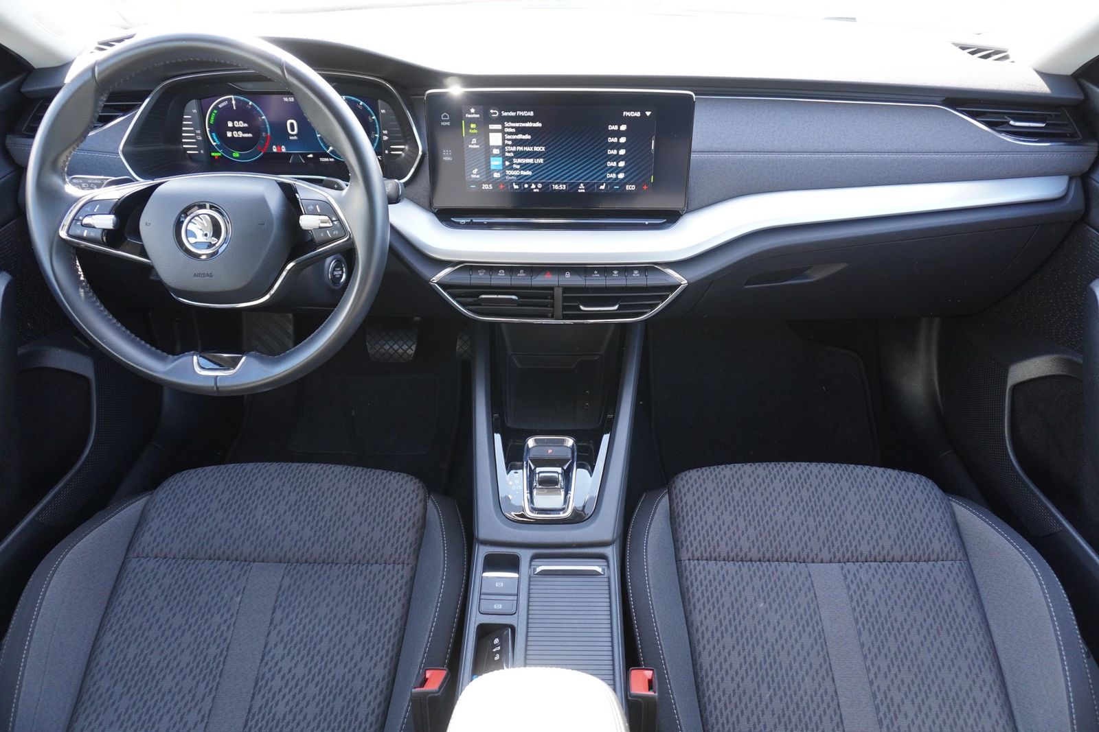 Skoda Octavia Combi 1.4 TSI iV Style - Samsaru's Car Outlet