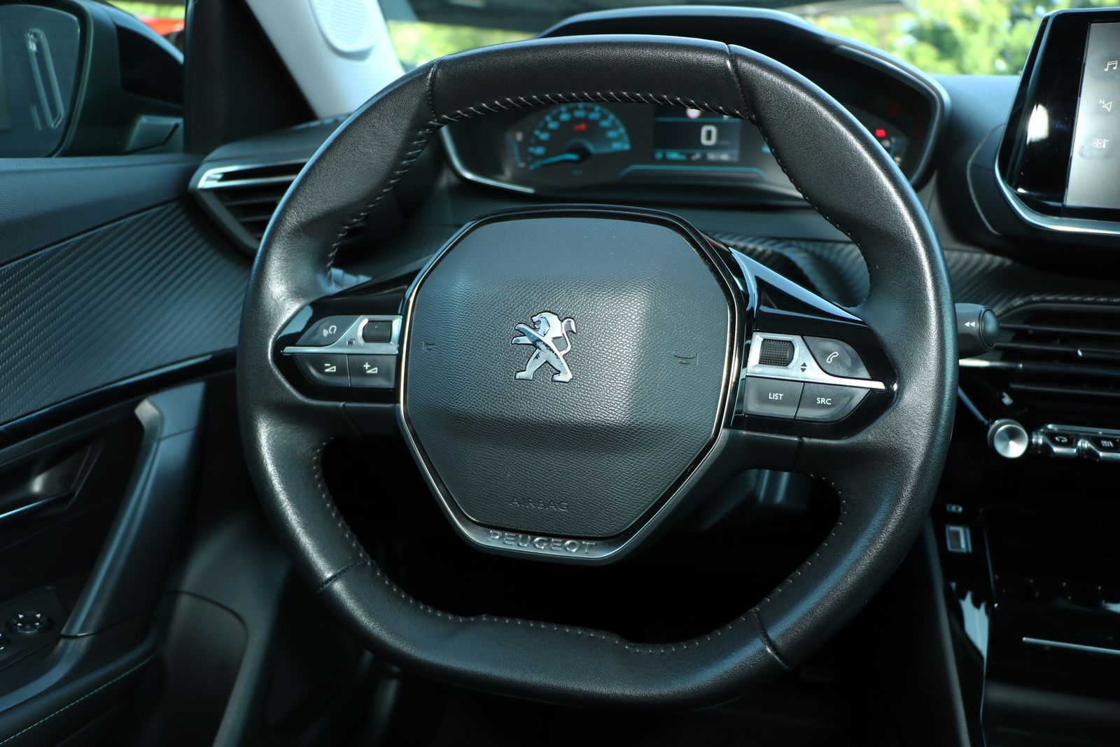 Peugeot E-2008 e-Allure - Samsaru's Car Outlet