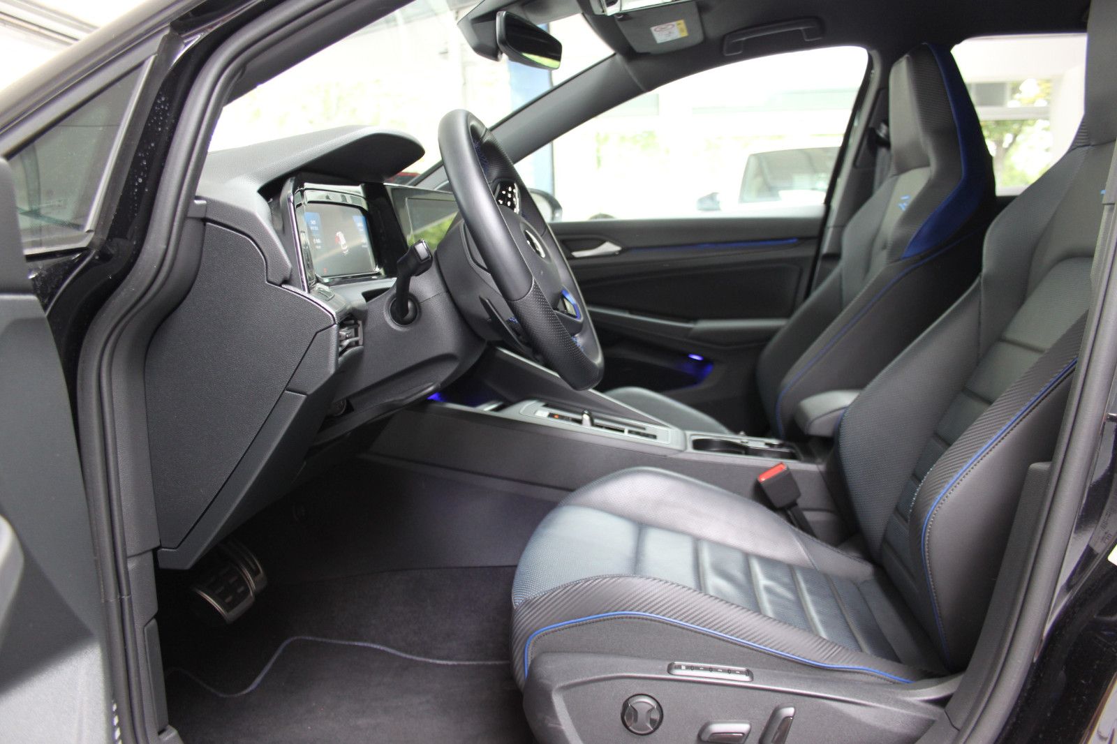 Volkswagen Golf VIII Lim./R/BLCKSTYLE/DSG/LEDER/R-PERFO-PAK
