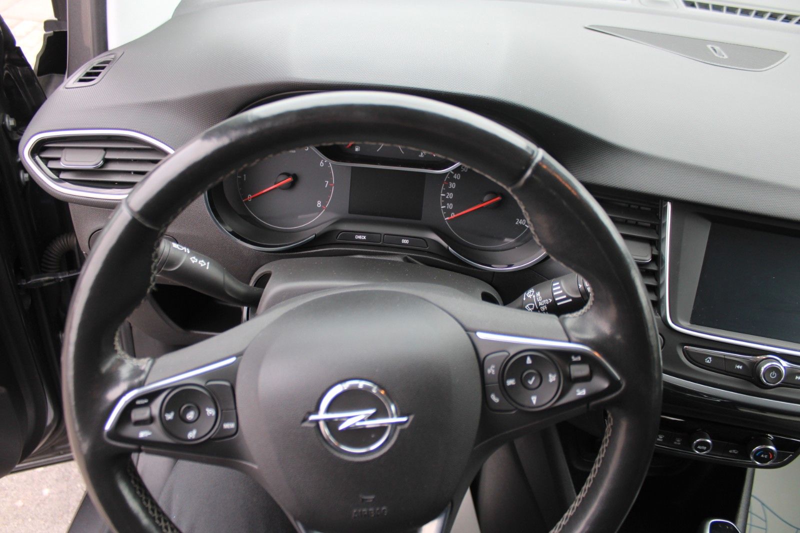 Opel Crossland Elegance - Samsaru's Car Outlet