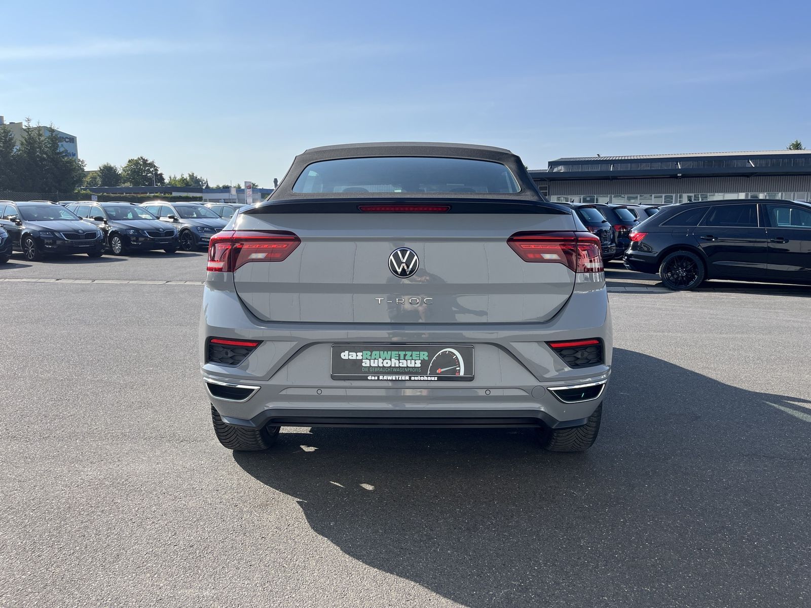 Volkswagen T-Roc 1.5 TSI R-Line - Samsaru's Car Outlet