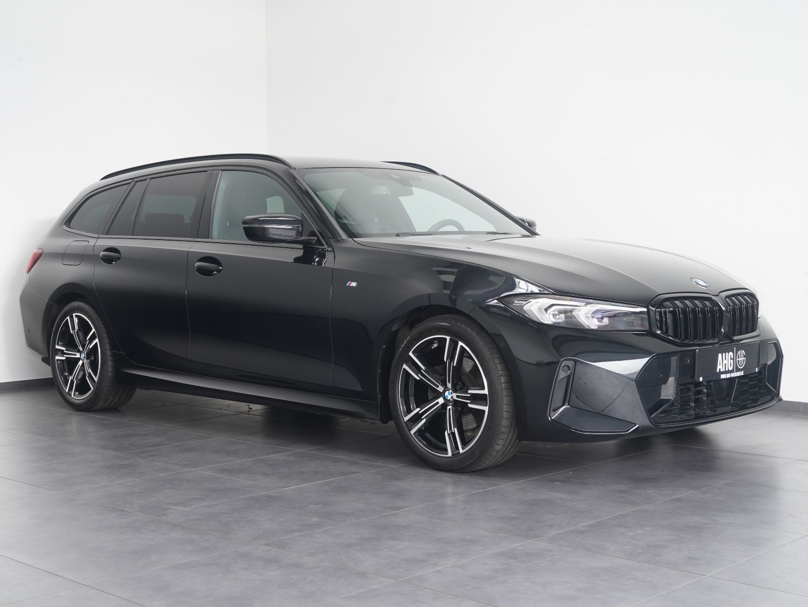 BMW 320 d xDrive Touring M Sport - Samsaru's Car Outlet