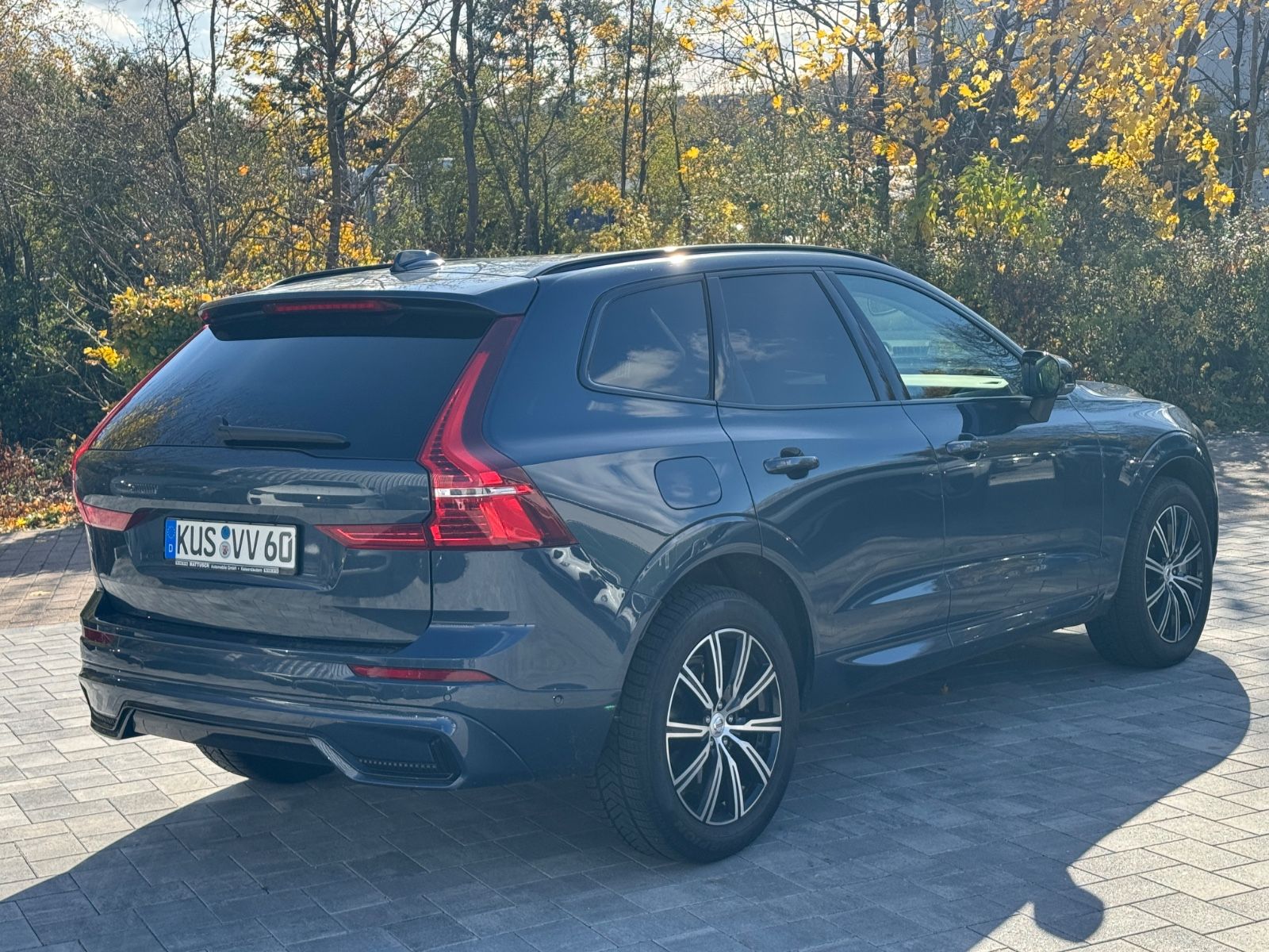Volvo XC60 B4 PLUS DARK +PANO+GOOGLE+AHK+STANDHZG+1.HD