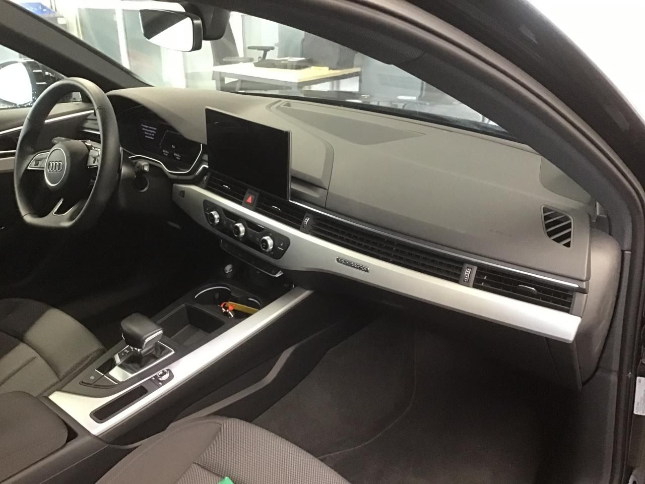 Audi A4 Avant 40 TDI quattro S line - Samsaru's Car Outlet