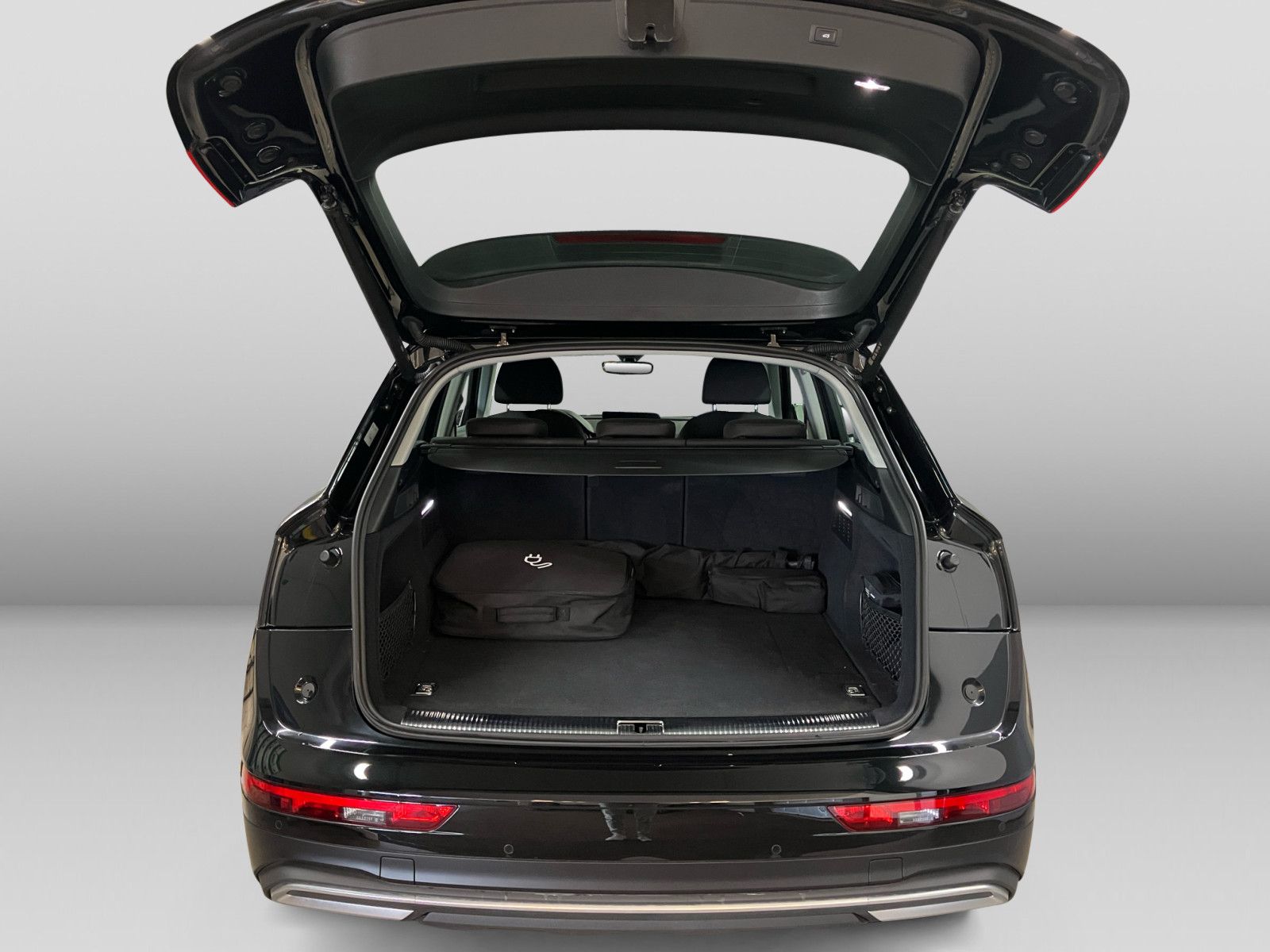 Audi Q5 50 TFSIe quattro - Samsaru's Car Outlet