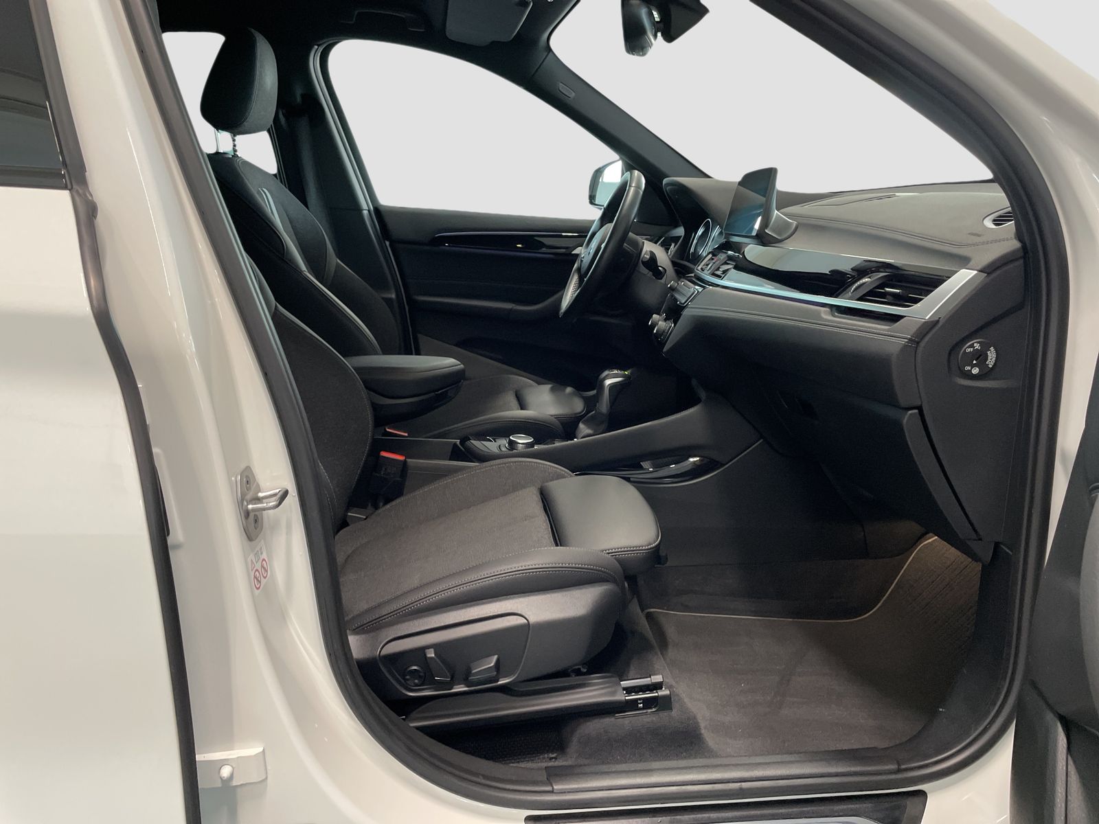 BMW X1 xDrive25e Sport Line - Samsaru's Car Outlet