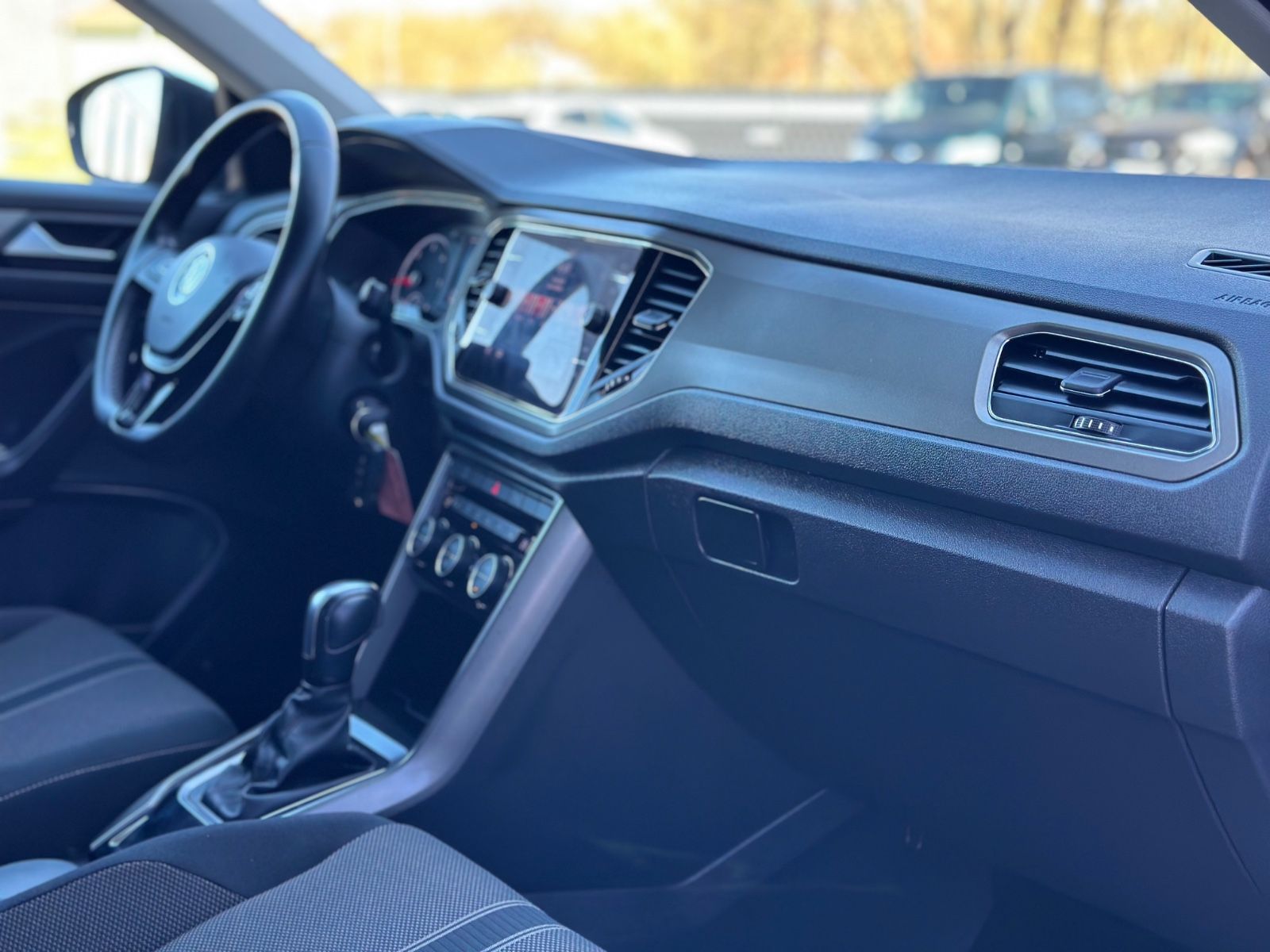 Volkswagen T-Roc 2.0 TDI SCR DSG Style - Samsaru's Car Outlet