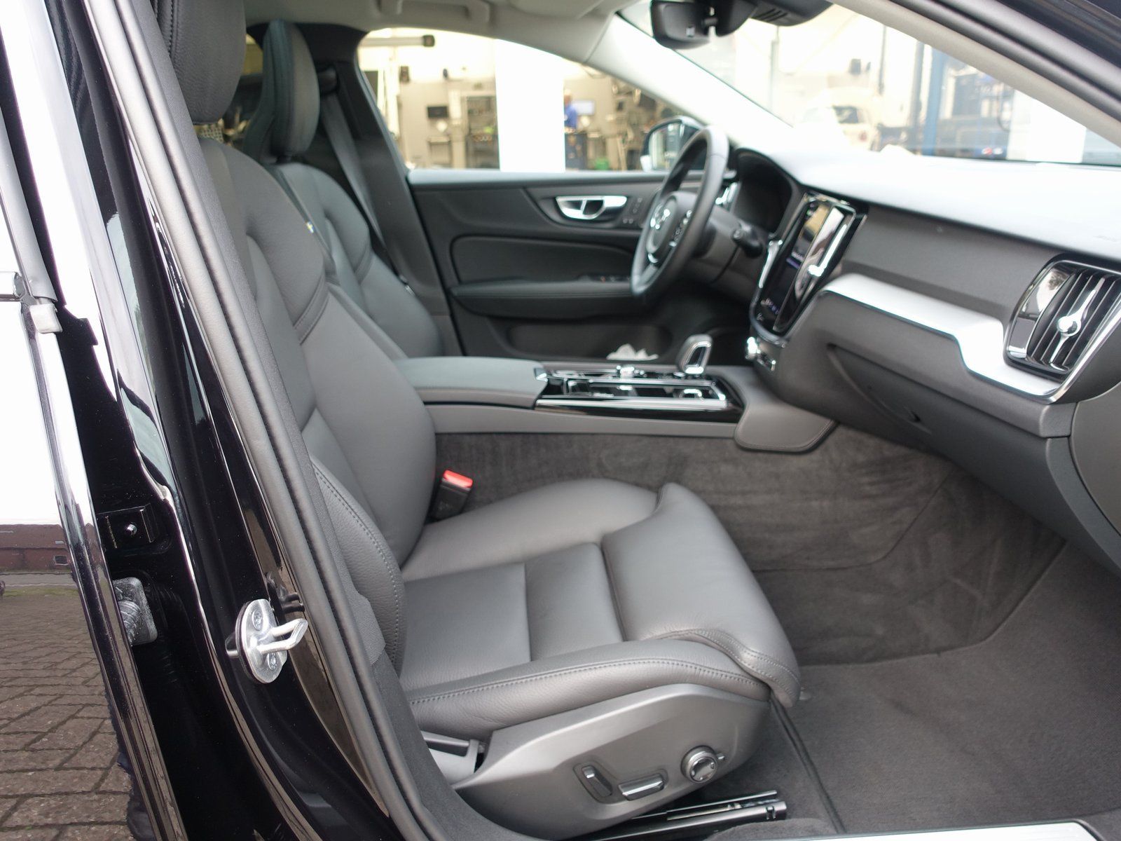 Volvo V60 Plus T6 AWD Plug-in Hybrid/AHK/360°/BLIS/H&K