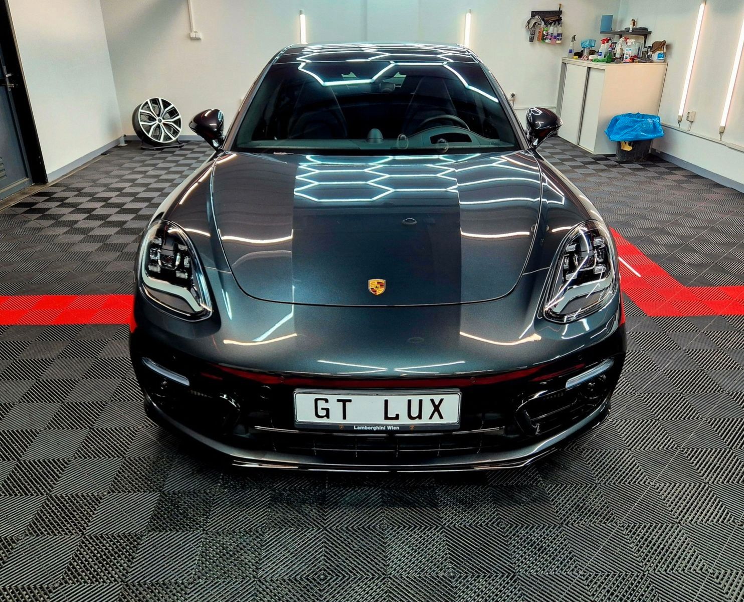 Porsche Panamera 4 E-Hybrid Platinum Edition